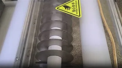 Máquina de corte para barras de frutos secos para un fabricante de snacks de Moldavia